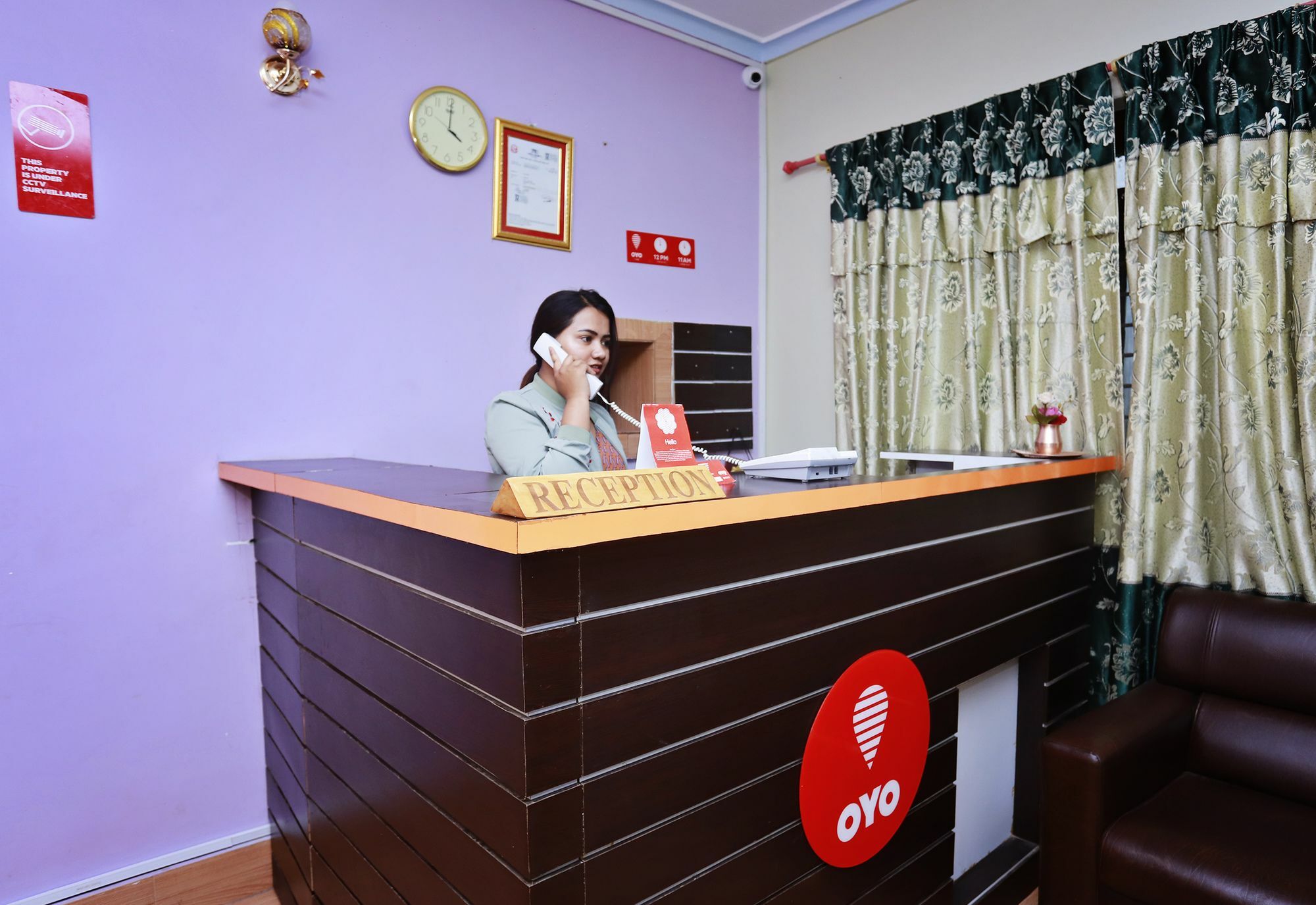 Oyo 575 Api Suites Pokhara Extérieur photo