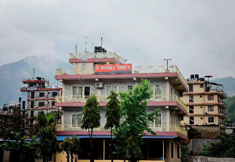 Oyo 575 Api Suites Pokhara Extérieur photo