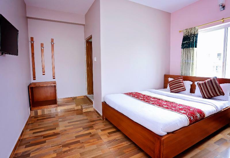 Oyo 575 Api Suites Pokhara Extérieur photo