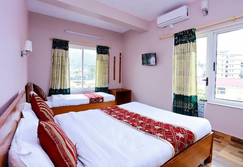 Oyo 575 Api Suites Pokhara Extérieur photo
