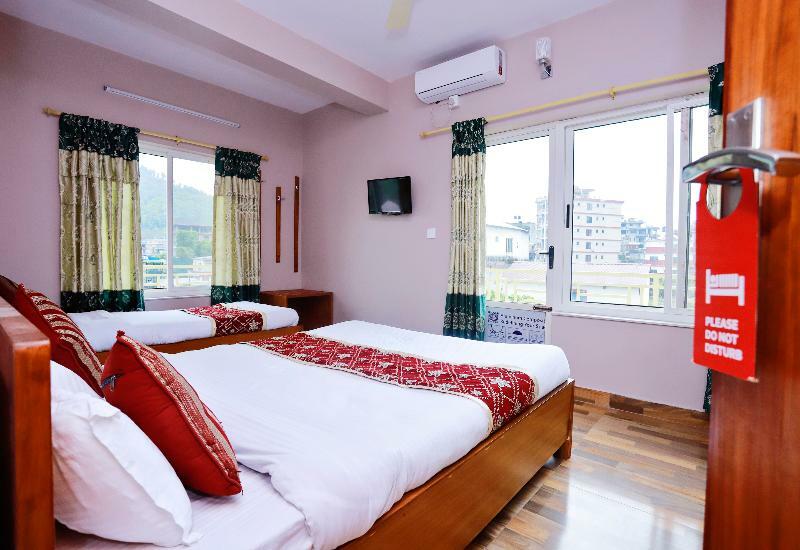 Oyo 575 Api Suites Pokhara Extérieur photo