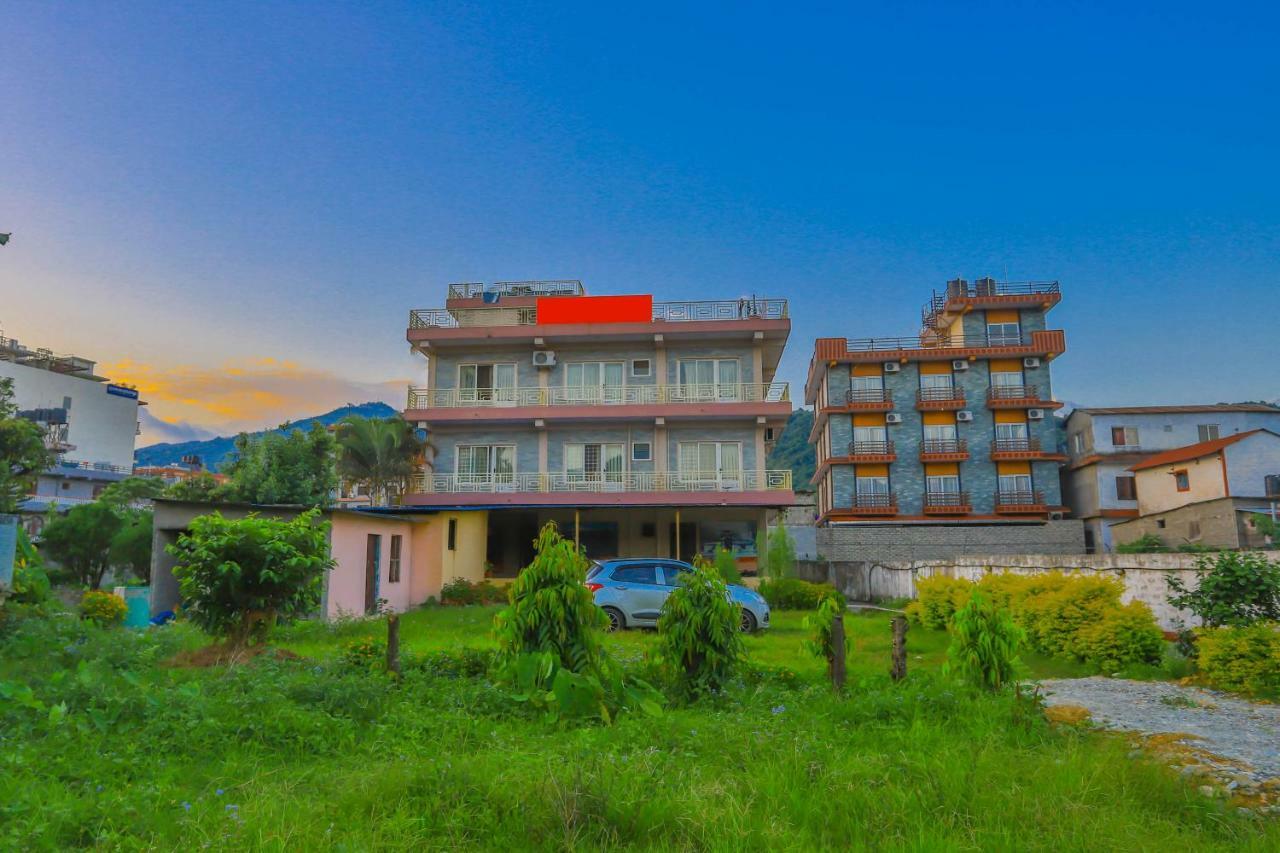 Oyo 575 Api Suites Pokhara Extérieur photo
