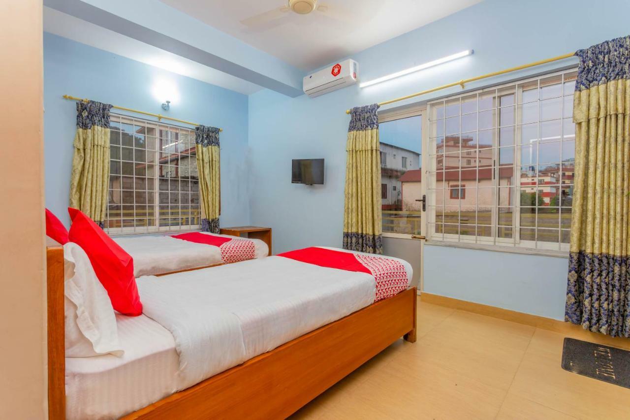 Oyo 575 Api Suites Pokhara Extérieur photo
