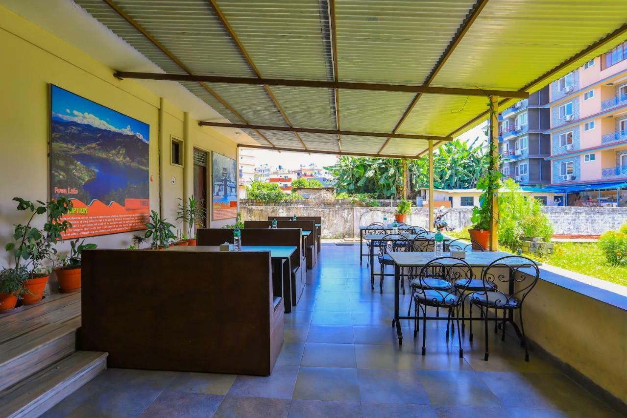 Oyo 575 Api Suites Pokhara Extérieur photo