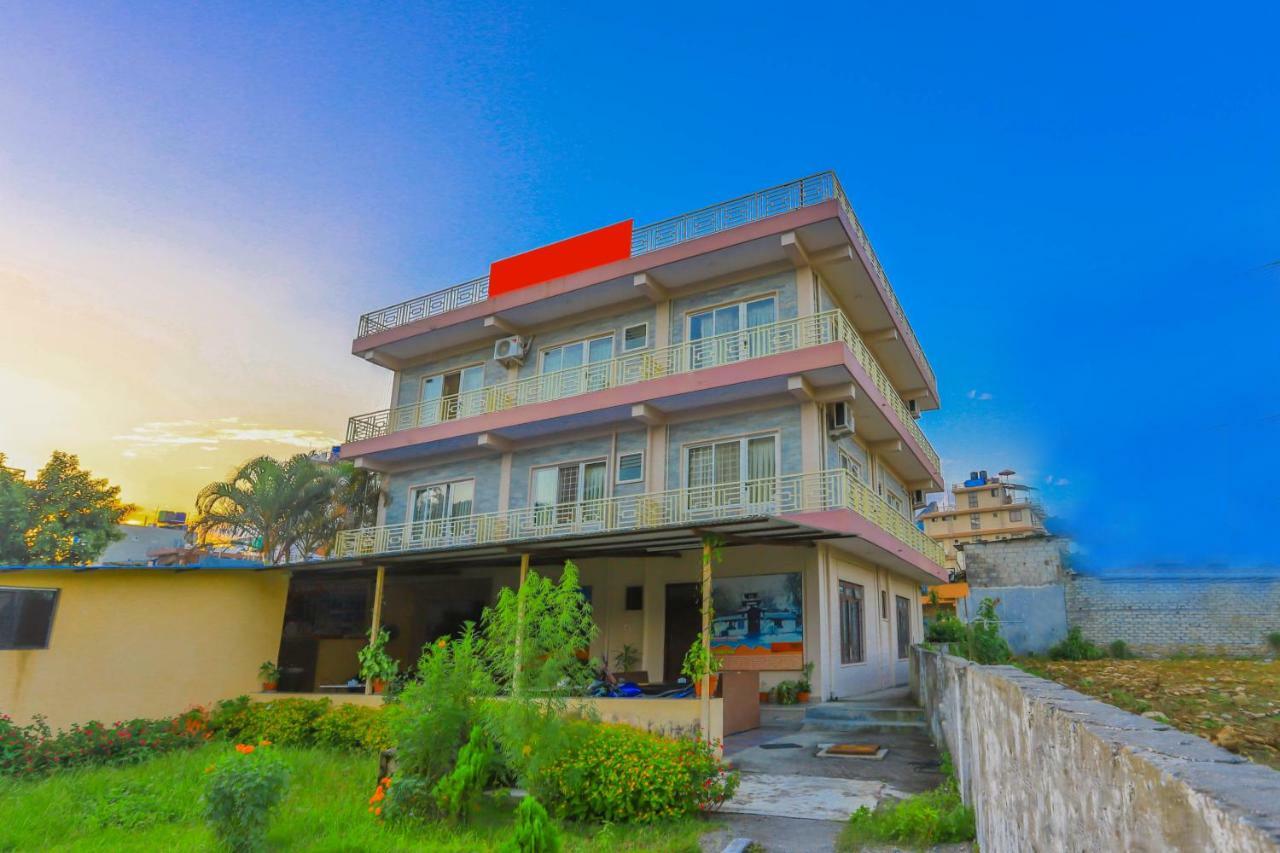 Oyo 575 Api Suites Pokhara Extérieur photo