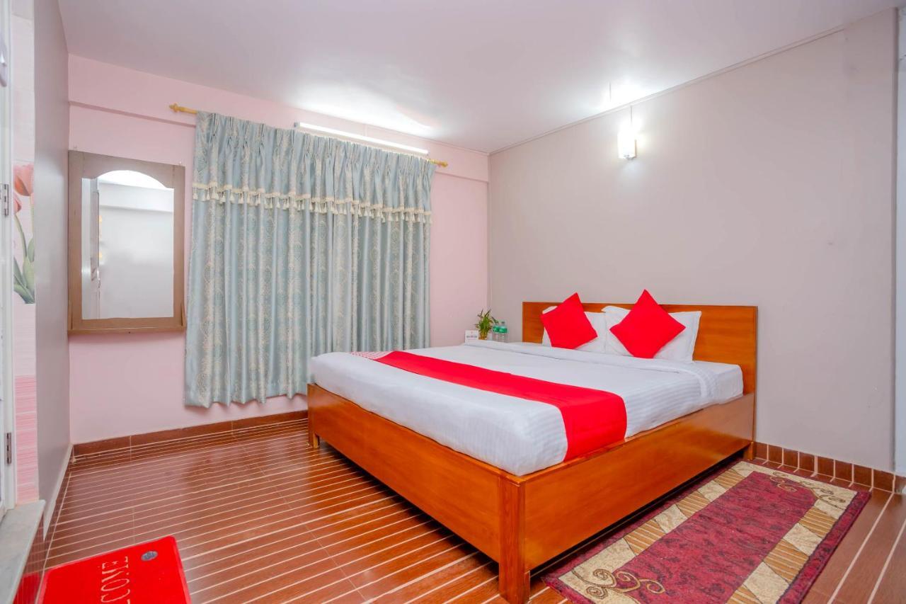 Oyo 575 Api Suites Pokhara Extérieur photo